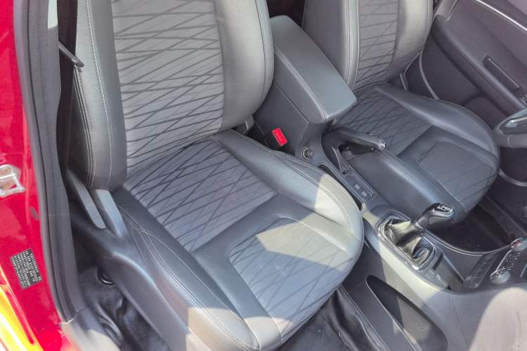 Used Cowin E3 2018 1.5L Manual Luxury Model
