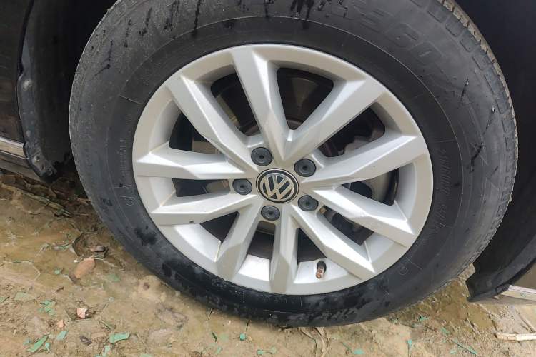 Used Volkswagen Magotan 2020 280TSI DSG Comfort Edition Right Front Wheel Hub