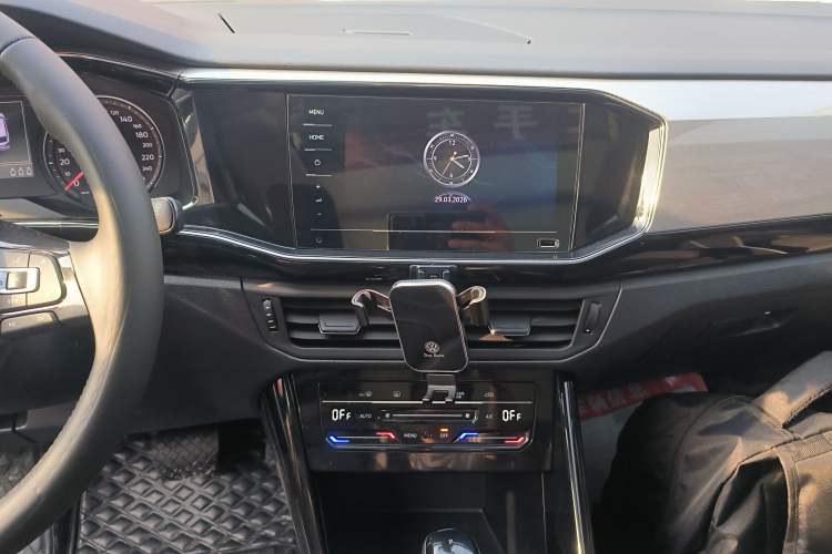 Used Volkswagen Tayron 2022 280TSI Two-Wheel Drive Luxury Smart Connectivity Version Audio And AC Panel
