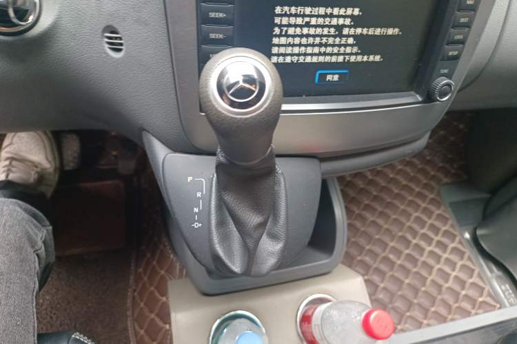 Used Mercedes-Benz Vito 2011 2.5L 7-seater executive version