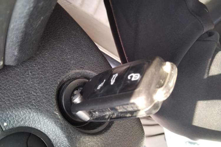 Used Volkswagen Gran Lavida 2013 1.6L Manual Fashion Model Vehicle Key