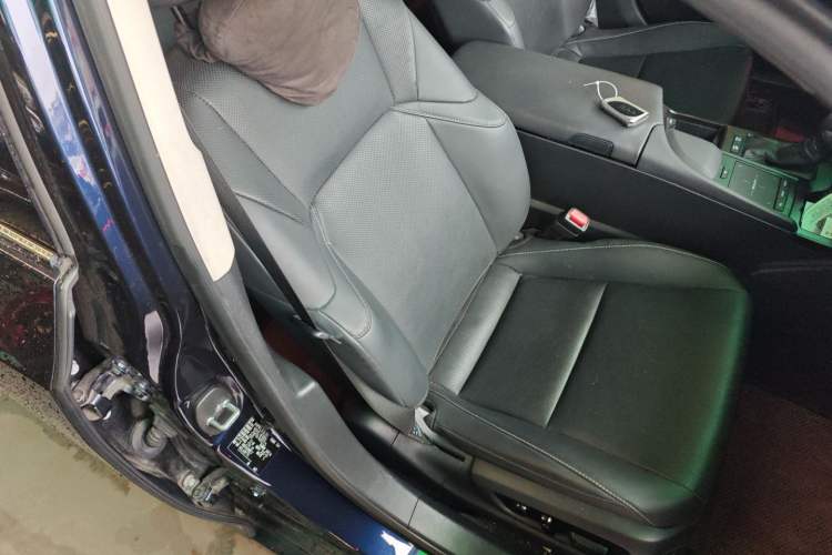 Used Lexus ES 2021 300h Excellence Edition
