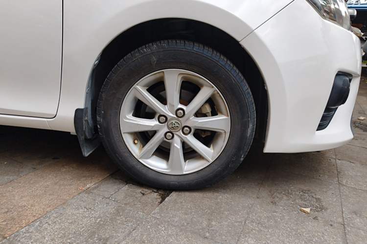 Used Toyota YARiS L Zhi Xuan 2015 1.5E Automatic Charm Edition Right Front Wheel Hub