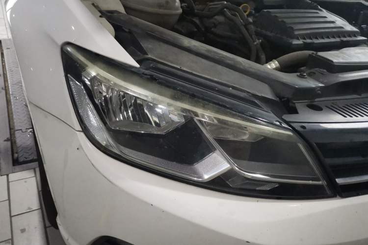 Used Volkswagen Lamando 2017 280TSI DSG Comfort Edition Right Front Headlight