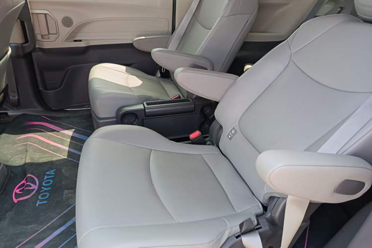 Used Toyota Granvia 2023 2.5L Hybrid Comfort Edition Left Rear Seat