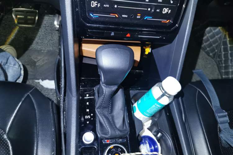 Used Volkswagen Teramont X 2020 Revised Version 380TSI Four-Wheel Drive Prestige Luxury Edition Gear Lever