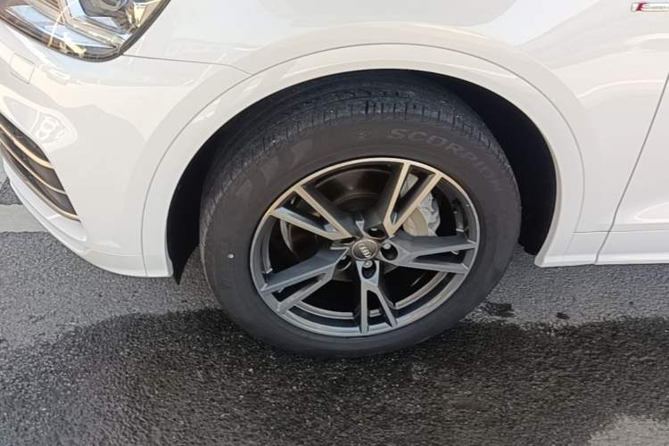 Ojetý Audi Q5L 2018 45 TFSI Prestige Fashion Edition China V Emission Standard