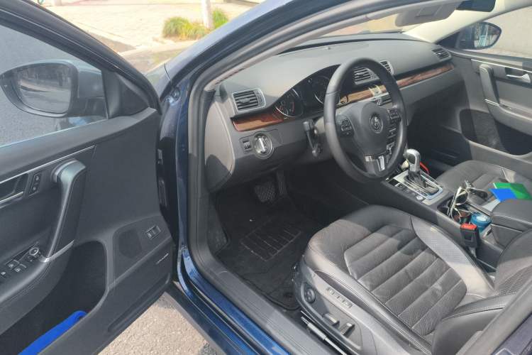 Used Volkswagen Magotan 2012 Travel Edition 2.0 TSI Luxury Version Driver Seat