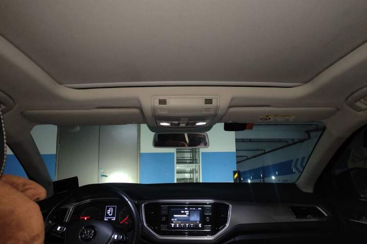 Used Volkswagen T-ROC 2019 230TSI DSG Two-Wheel-Drive Advanced Version China VI Standard