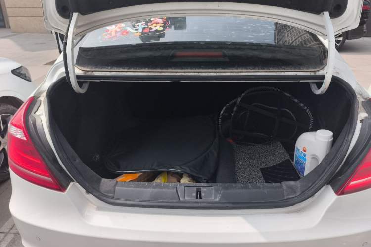 Used Geely Auto Emgrand 2016 Sedan 1.5L CVT Upward Version
