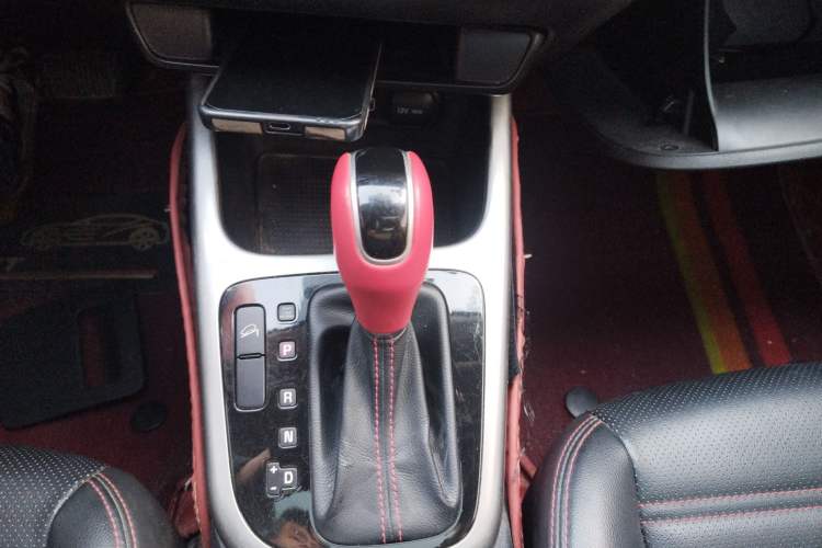 Used Kia KX3 2015 1.6T Automatic Two-Wheel Drive DLX Gear Lever