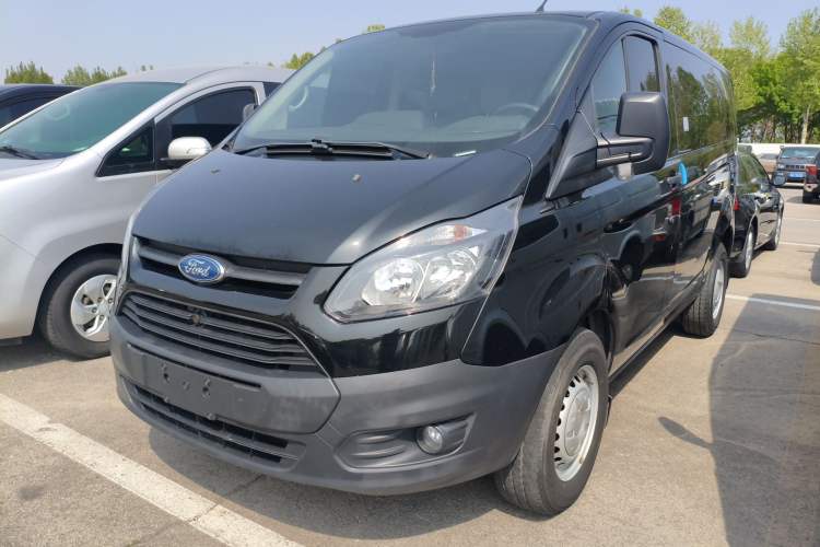 Used Ford Transit 2020 2.0T Diesel Multi-Function Commercial Vehicle Mid-Chassis Low-Roof Design with Dual Rear Doors Meeting China VI Emission Standards