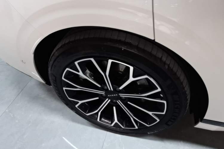 Used Zeekr 007GT 2025 Rear-Drive Intelligent Driving Version 75 kWh Right Rear Wheel Hub