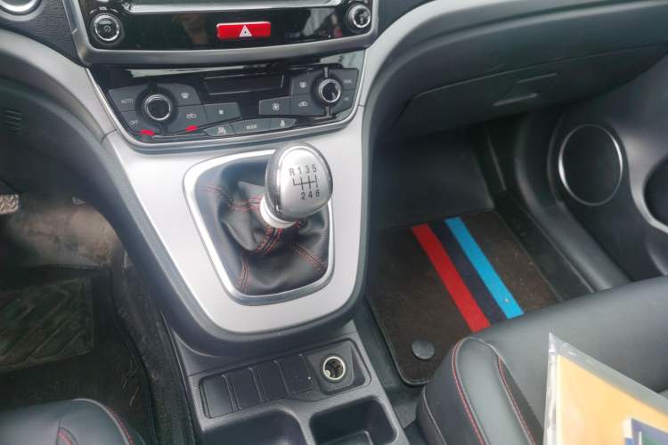 Used Haval M6 2018 1.5T Manual Two-Wheel Drive Elite Model Gear Lever