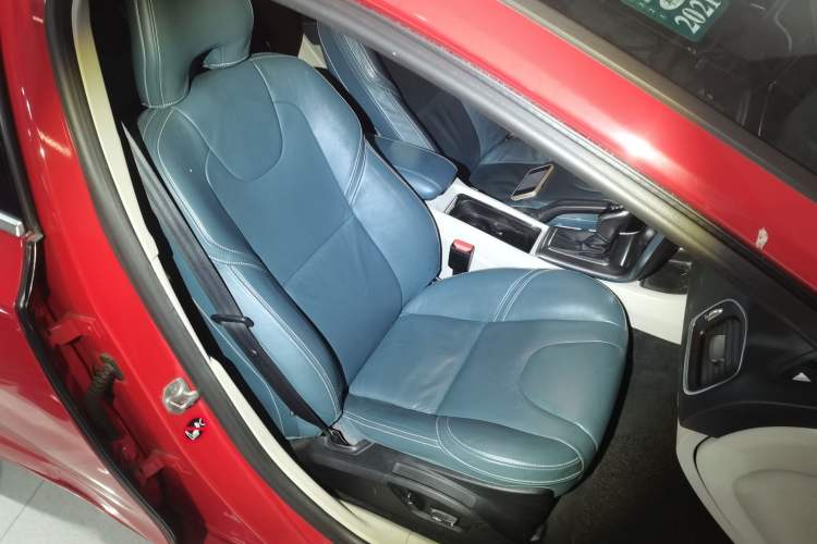 Used Volvo V40 2014 2.0T Zhiya Edition
