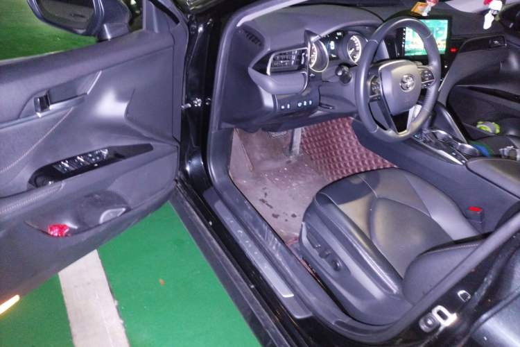 Used Toyota Camry 2021 2.0G Luxury Edition
