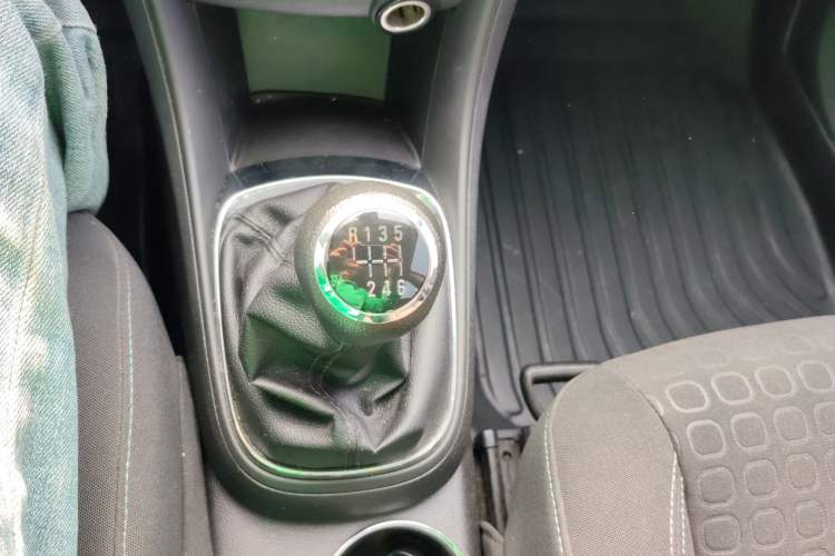 Used Chevrolet Trax 2014 1.4T Manual Two-Wheel Drive Comfort Model Gear Lever