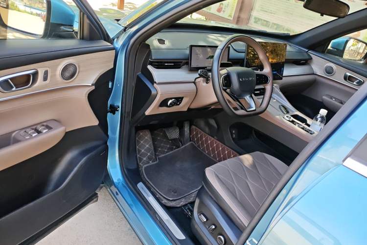 Used Chery Tiggo 8 PLUS C-DM 2025 1.5T 116 km Prestige Version 5 Seats