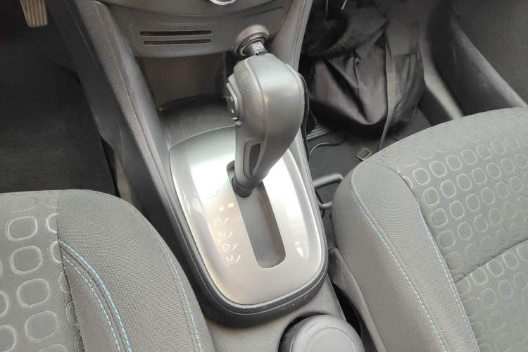 Used Chevrolet Trax 2014 1.4T Automatic Two-Wheel Drive Comfort Version Gear Lever