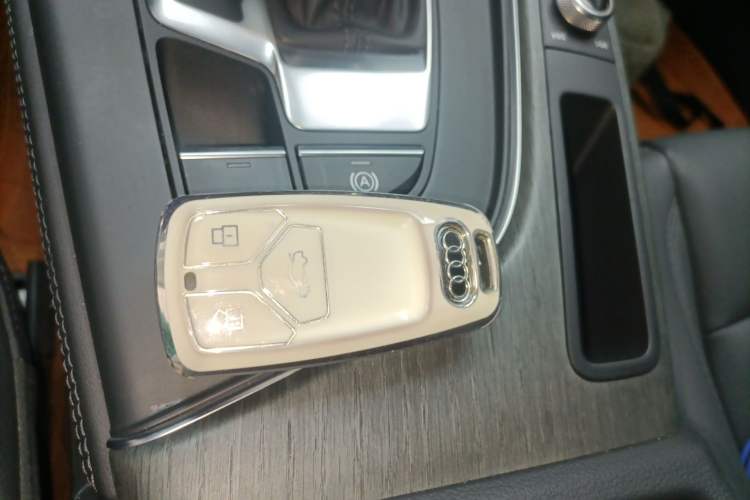 Used Audi A4L 2022 40 TFSI Stylish and Elegant Edition Vehicle Key