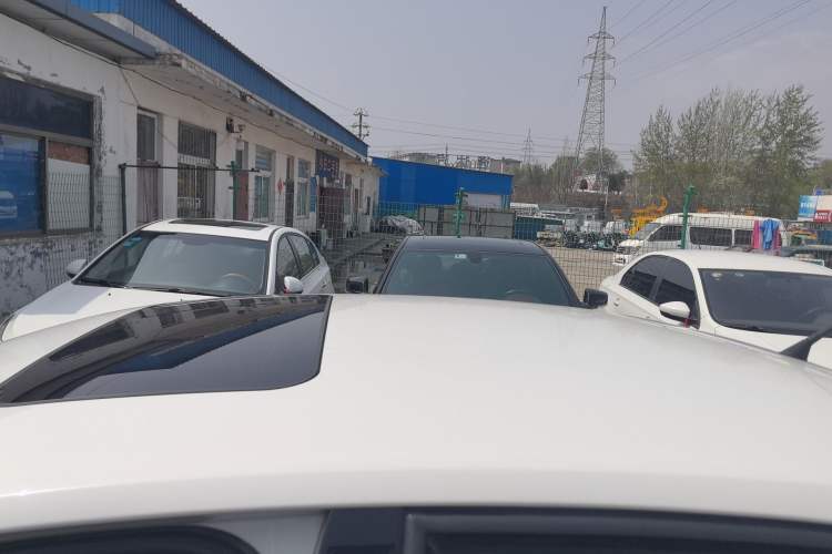 Used Volkswagen Santana 2016 1.6L Manual Comfort Edition Roof