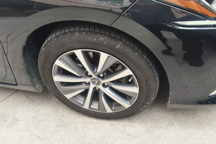 Used Lexus ES 2020 200 Excellence Edition Right Front Wheel Hub
