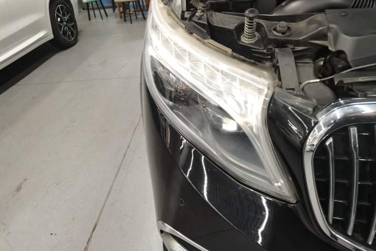 Used Mercedes-Benz Vito 2018 2.0T Business Version China V Emission Standard Right Front Headlight