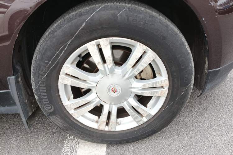 Used Cadillac SRX 2015 3.0L Elite Model Right Front Wheel Hub