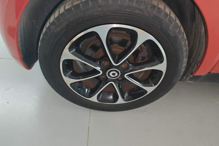 Used smart fortwo 2015 1.0L 52 kW Hardtop Passion Edition Left Front Wheel Hub