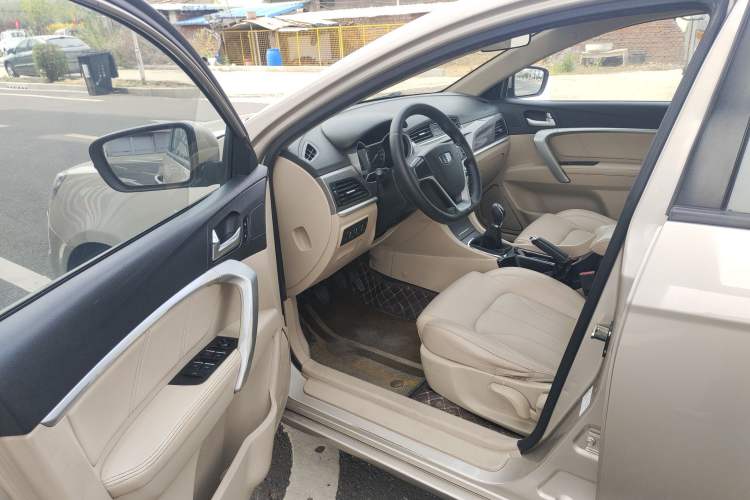 Used Geely Auto Emgrand 2017 Sedan Million Edition 1.5L Manual Luxury Model Driver Seat