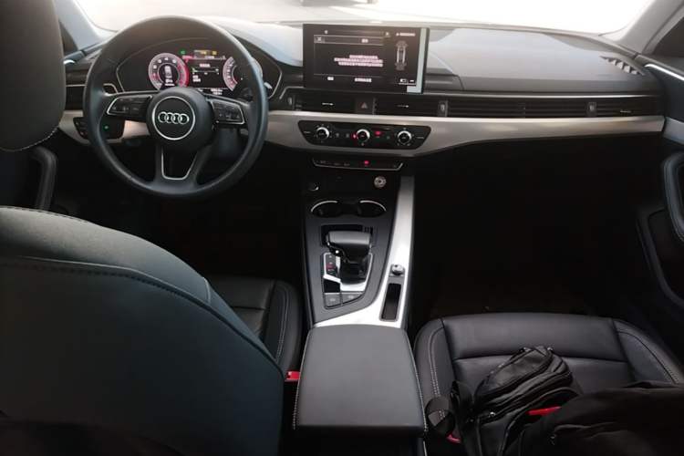 Used Audi A4L 2020 40 TFSI Fashionable and Elegant Model
