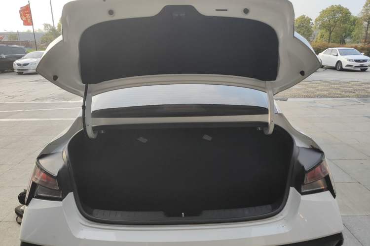 Used Hyundai Elantra 2023 1.5L CVT TOP Flagship Edition Trunk