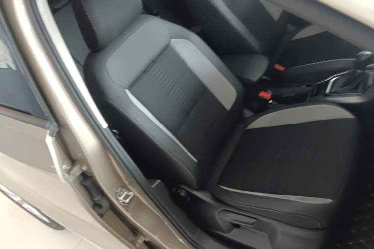 Used Volkswagen T-ROC 2020 230TSI DSG Two-Wheel Drive Advanced Version
