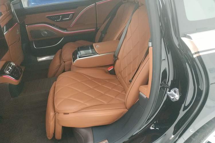 Used Mercedes-Benz Maybach S-Class 2022 S 480 4MATIC Intelligent Premium Special Edition Left Rear Seat