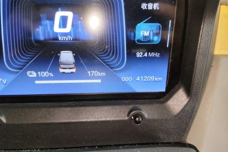 Used Chery QQ Ice Cream 2022 170km Sundae Phosphate Lithium-Ion
