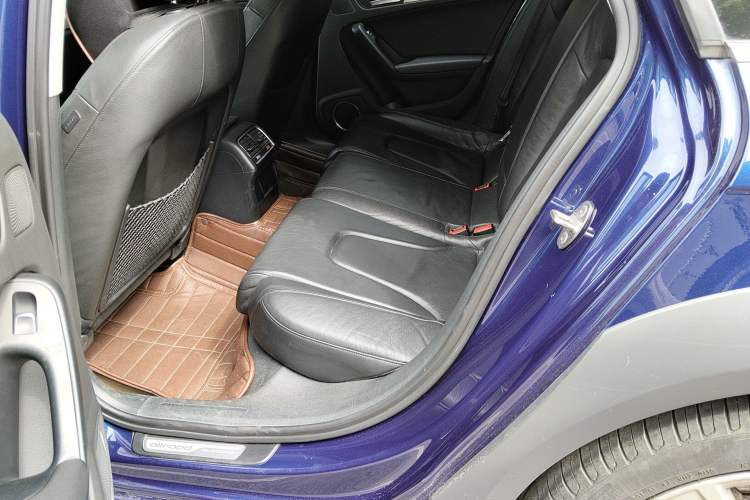 Used Audi A4 2014 40 TFSI allroad quattro plus version Interior 4
