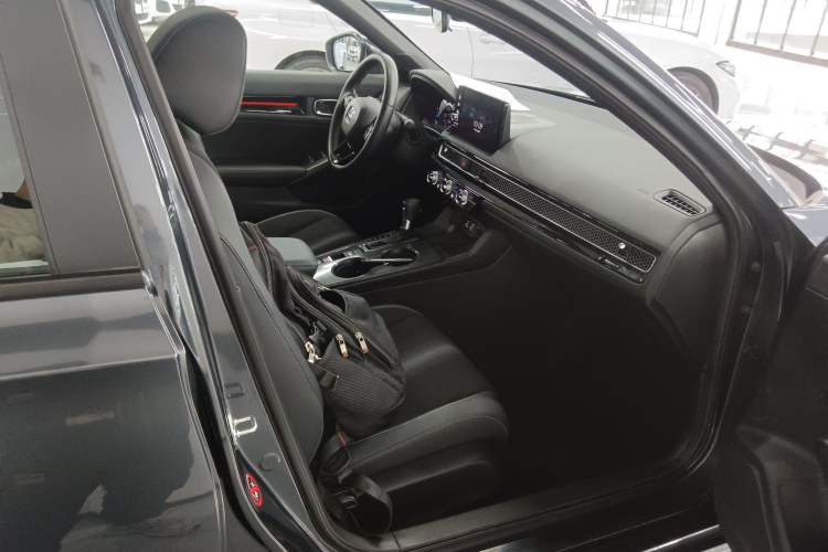 Used Honda Civic 2022 240TURBO CVT Dynamic Edition Right Front Seat