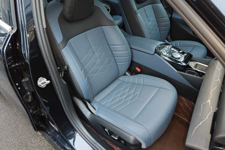 Used BMW 5 Series 2025 530Li Luxury Edition M Sport Package
