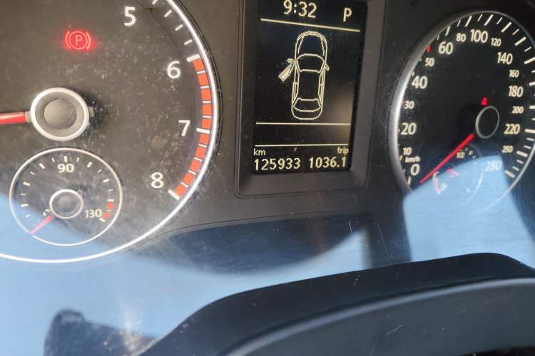 Used Volkswagen Sagitar 2013 2.0 TSI GLI Odometer Close Up