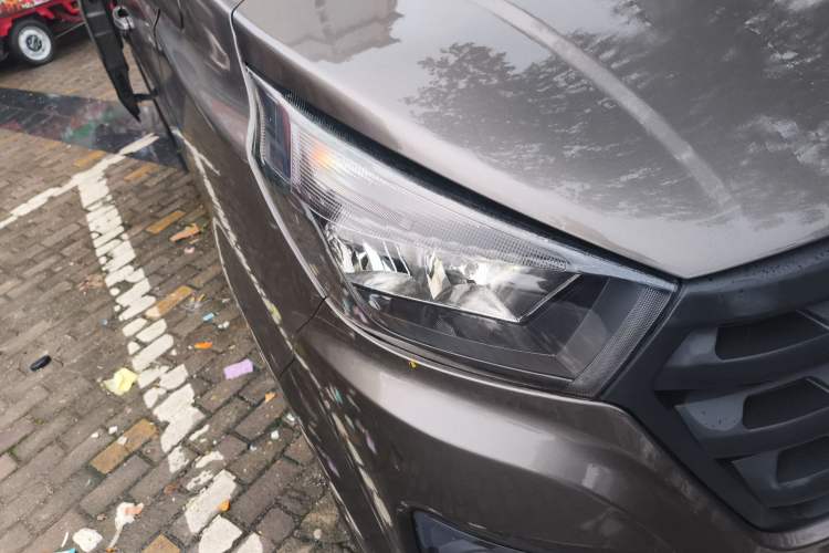 Used Jinbei Gold Hiace M Classic 2022 1.5L Travel Lion Passenger Van 7 Seats Right Front Headlight