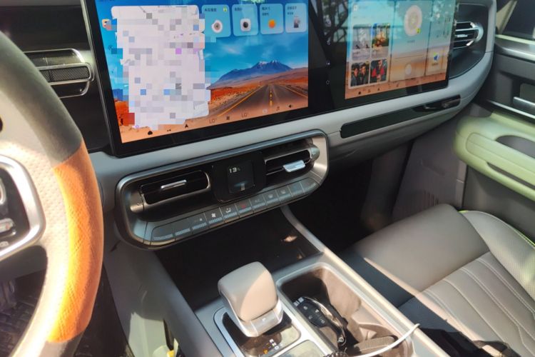 Used BAIC Off-Road BJ40 2024 2.0T All-New Urban Hunter Edition Chivalrous Style Audio And AC Panel