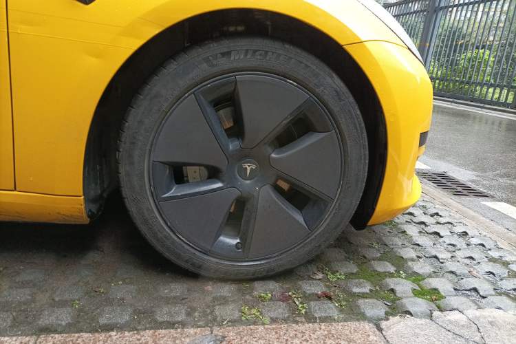 Used Tesla Model 3 2022 Rear-Wheel-Drive Version Right Front Wheel Hub