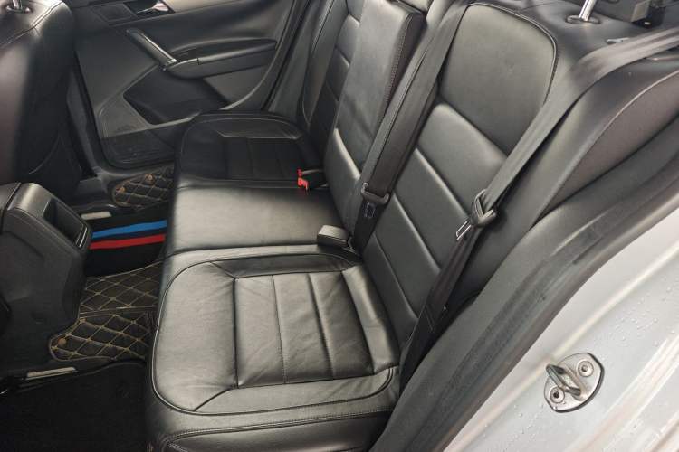 Used Volkswagen Lavida 2013 Revised Version 1.4 TSI DSG Comfort Edition Left Rear Seat