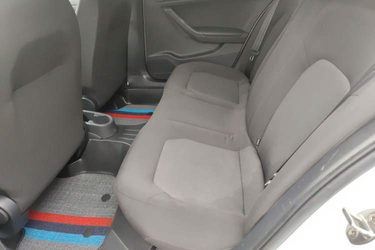 Used Volkswagen Jetta 2015 Value Edition 1.6L Manual Fashionable Style Left Rear Seat