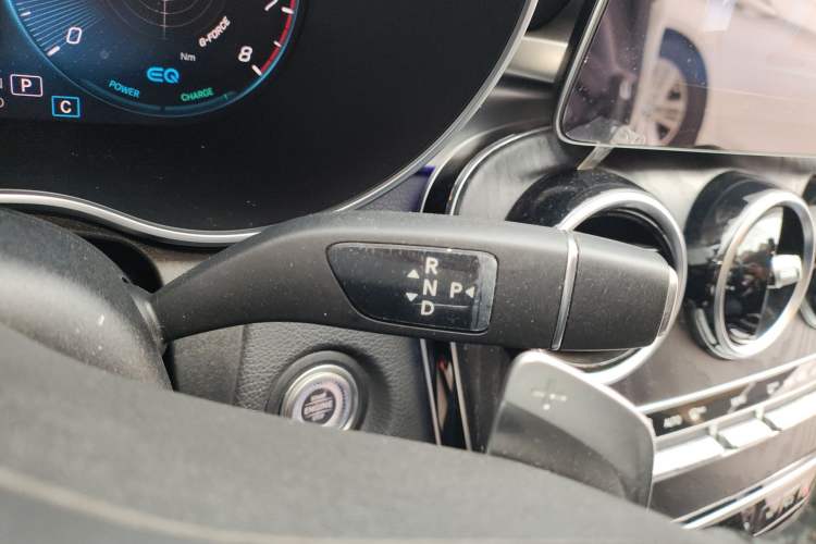 Used Mercedes-Benz C-Class 2020 Restyled C 260 L Sport Edition Gear Lever
