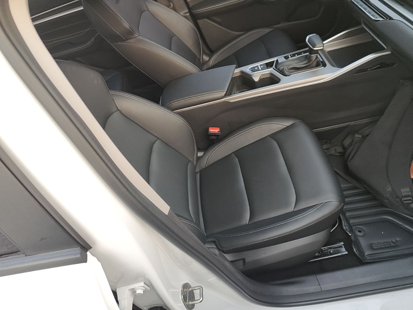 Geely Auto Emgrand 2026 Model 4th Generation 4 Millionth Anniversary Edition 1.5L CVT Overdrive Edition — снимка 19