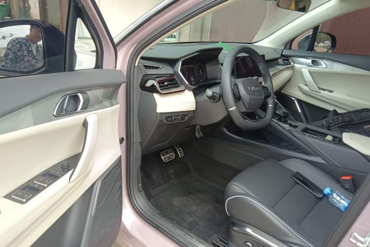 Used Lynk & Co 06 2021 1.5T Shero Pink Special Edition