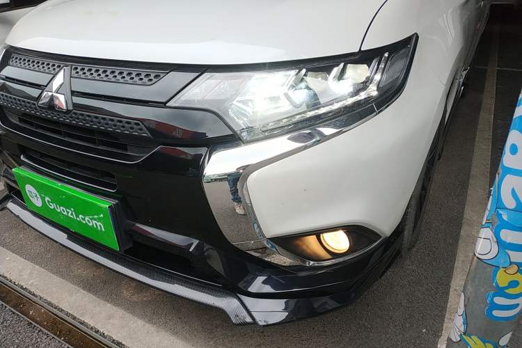 Used Mitsubishi Outlander 2021 2.4L 4x4 DynaDrive Edition 5 Seats Left Front Headlight