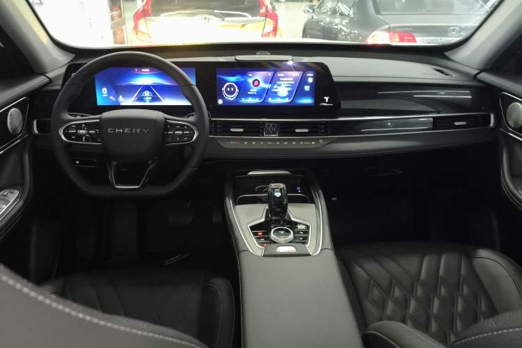 Used Chery Tiggo 7 PLUS 2023 Facelift 1.6 TGDI DCT Luxury Model Center Console