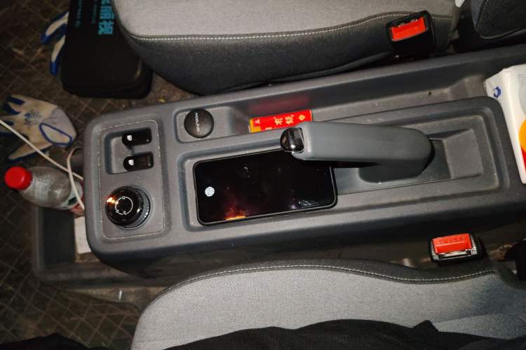 Used Wuling Yangguang 2024 300KM Comfort Version Passenger Van 75kW
